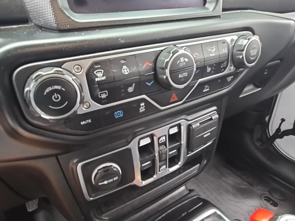 2023 Jeep Wrangler Sahara 4xe photo 24