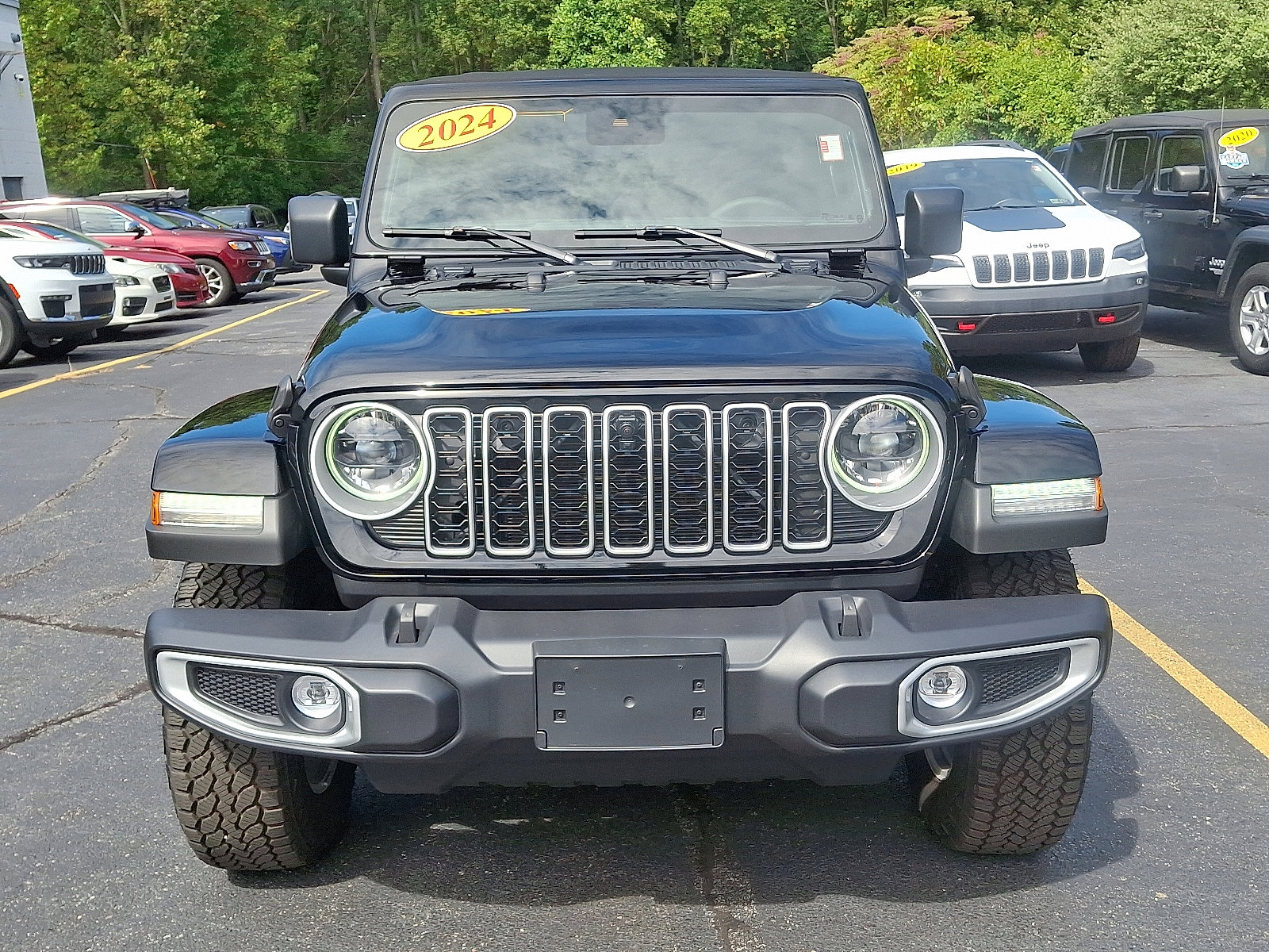 2024 Jeep Wrangler Sahara photo 2