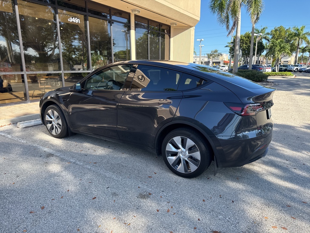 2024 Tesla Model Y Long Range photo 4