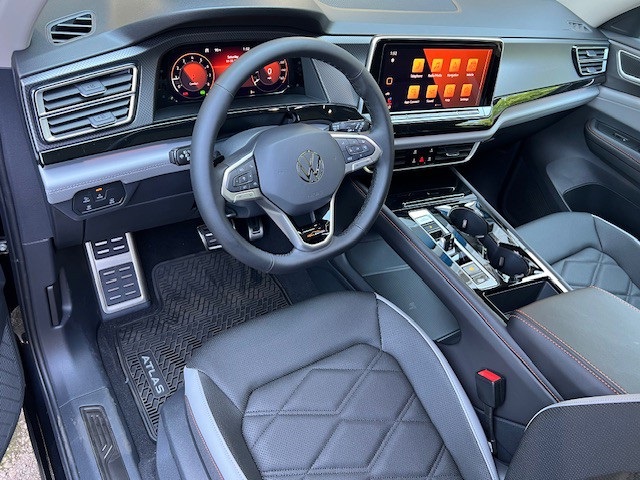 2025 Volkswagen Atlas Peak Edition SE photo 8