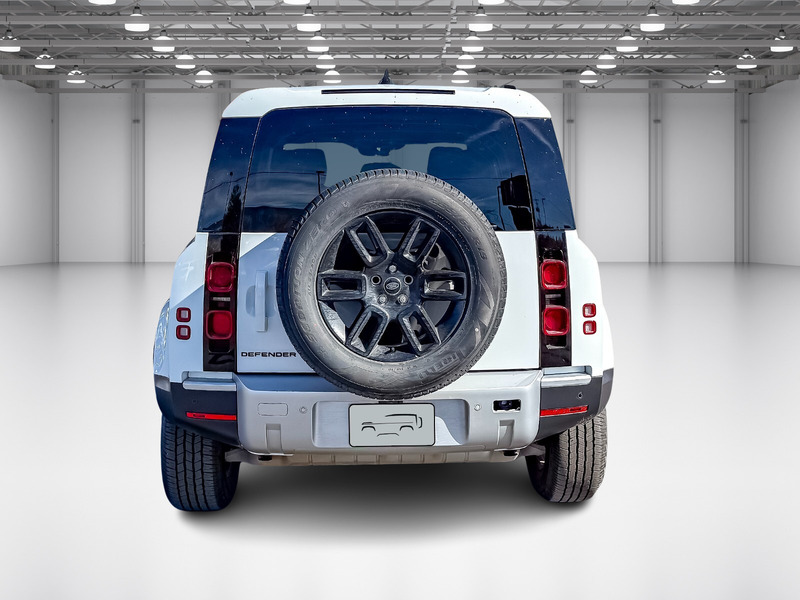 2025 Land Rover Defender 110 S photo 4