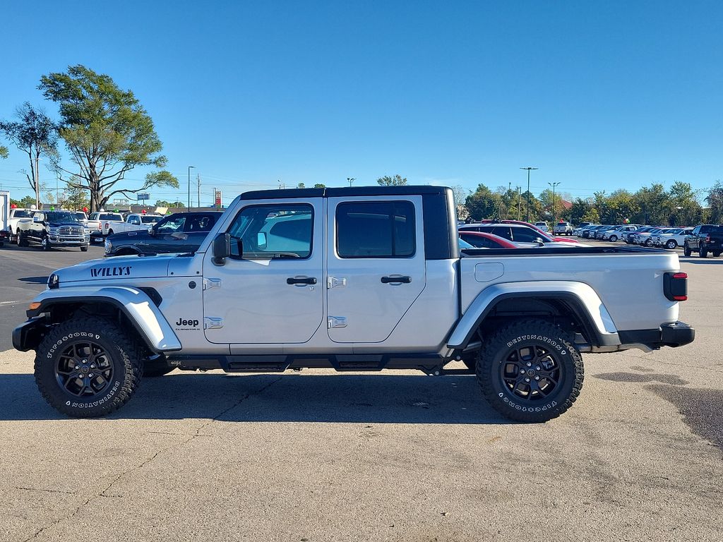 2024 Jeep Gladiator Willys photo 3