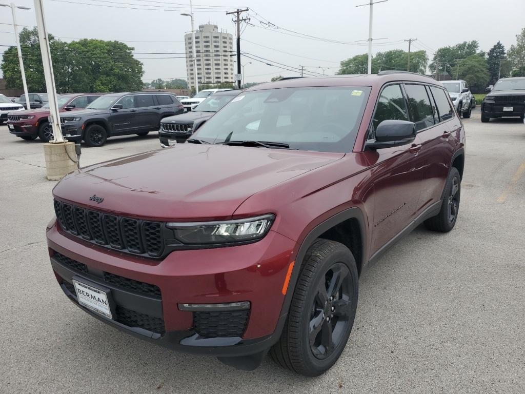 2025 Jeep Grand Cherokee Limited photo 3