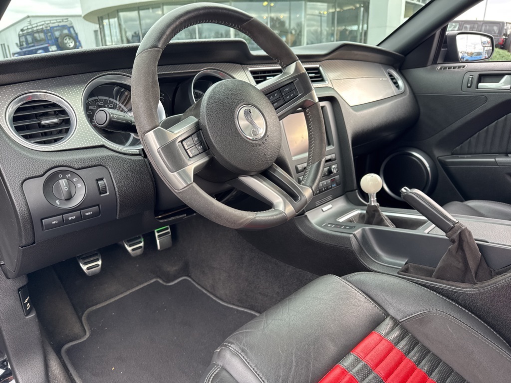 2011 Ford Mustang Shelby GT500 photo 2