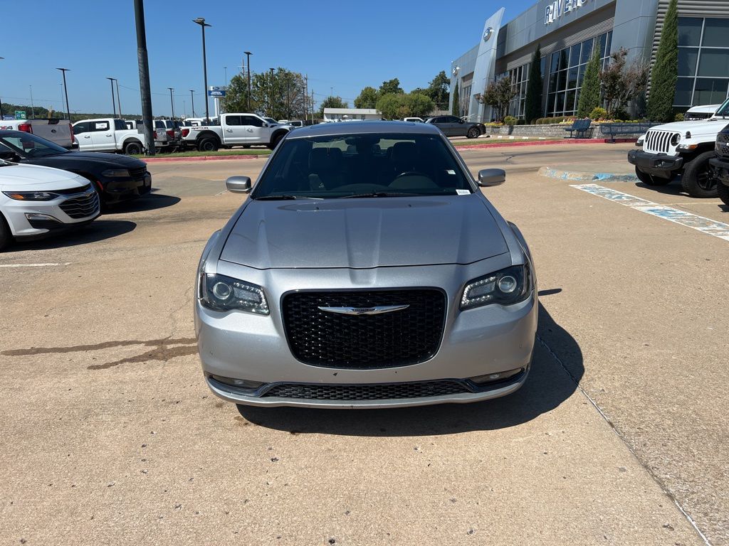2018 Chrysler 300 S photo 2