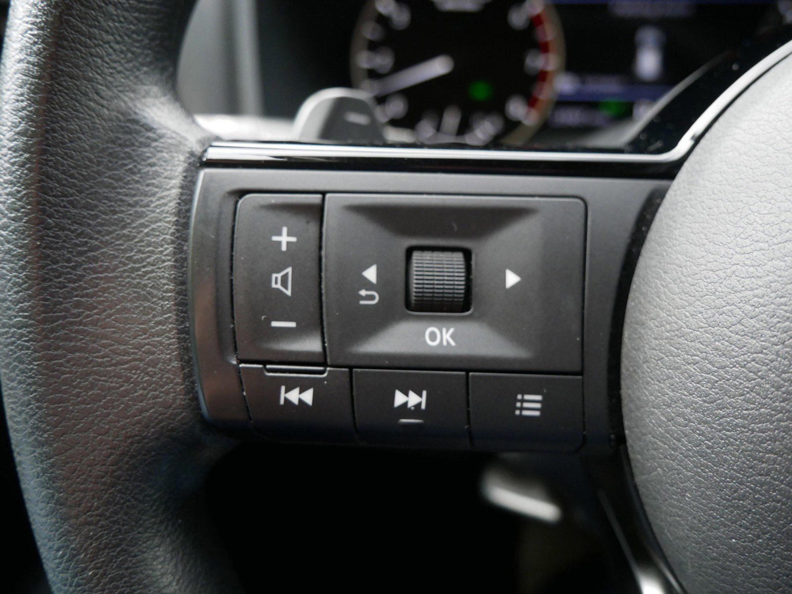 2022 Nissan Rogue SV photo 24