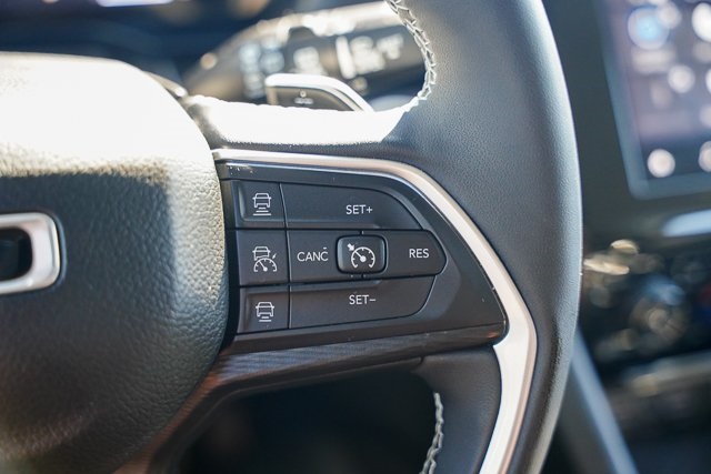 2023 Jeep Grand Cherokee Laredo photo 12
