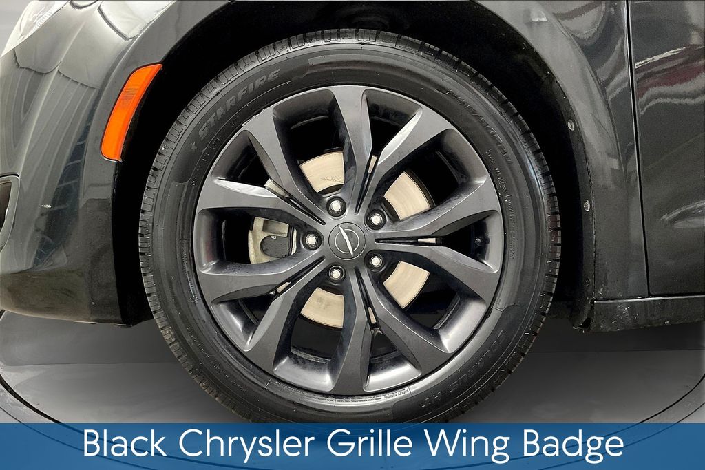 2018 Chrysler Pacifica Touring L photo 9