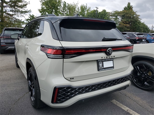 2025 Volkswagen Tiguan SE R-Line Black photo 4
