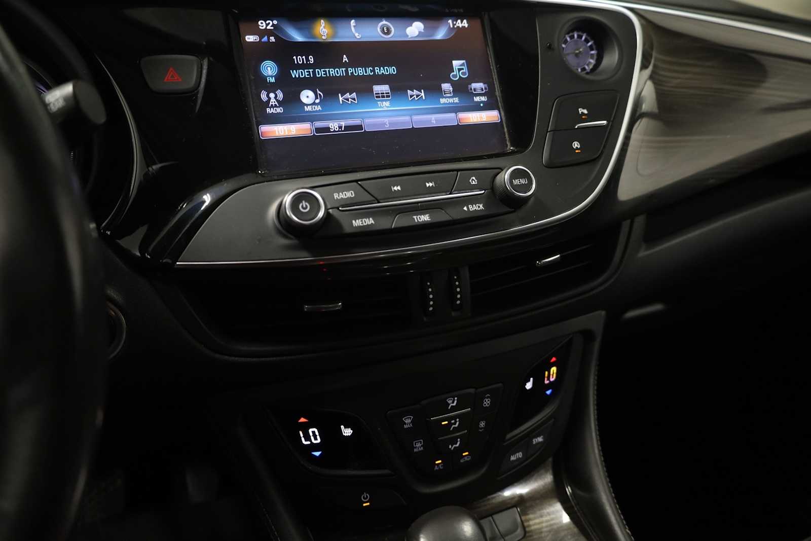 2019 Buick Envision Essence photo 25