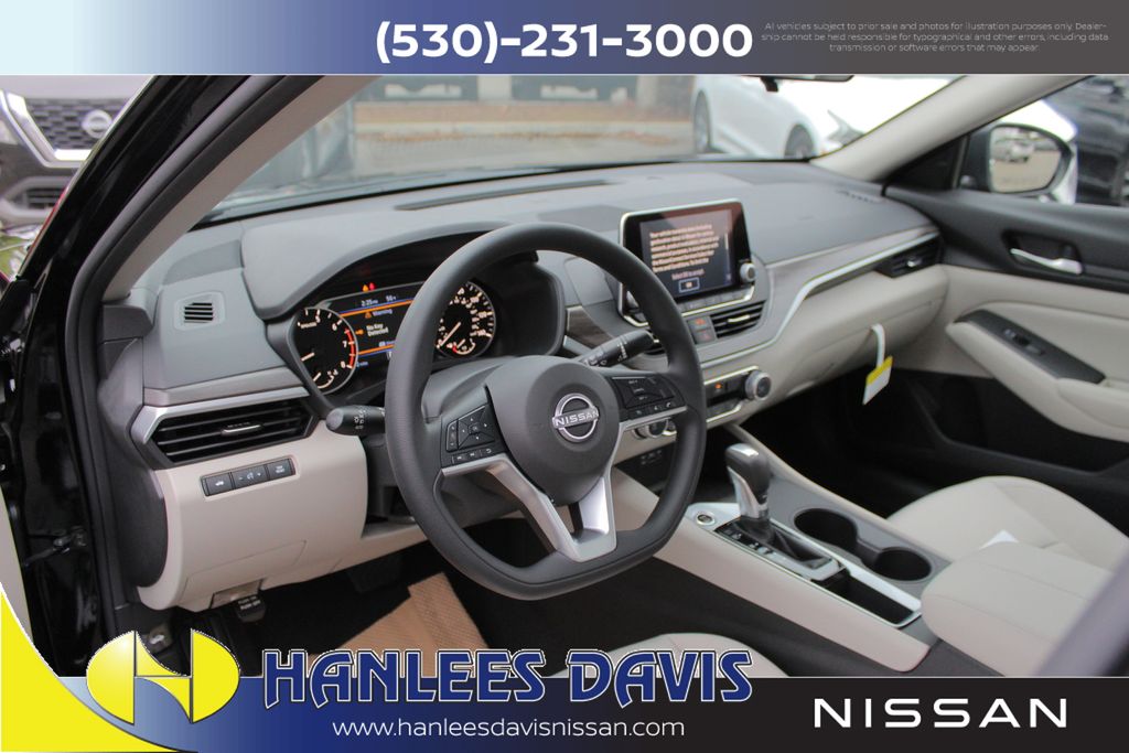 2025 Nissan Altima 2.5 SV photo 18