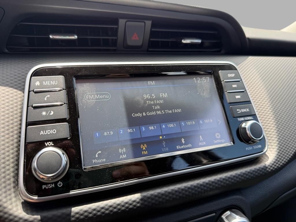 2025 Nissan Kicks Play S photo 2