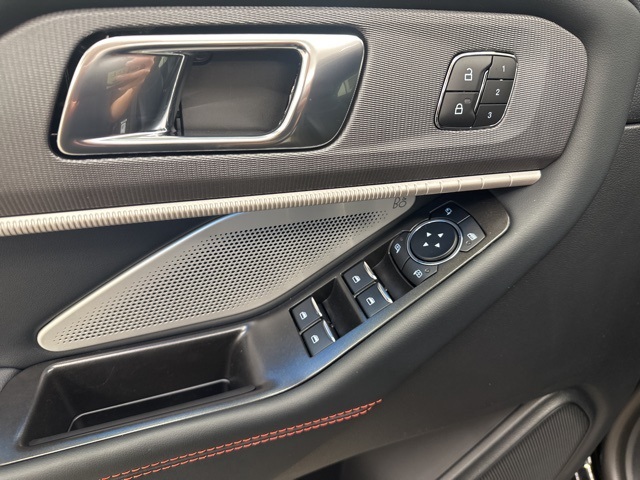 2025 Ford Explorer ST photo 13