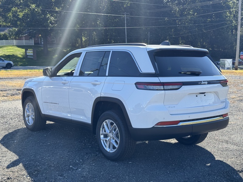 2025 Jeep Grand Cherokee Laredo X photo 4