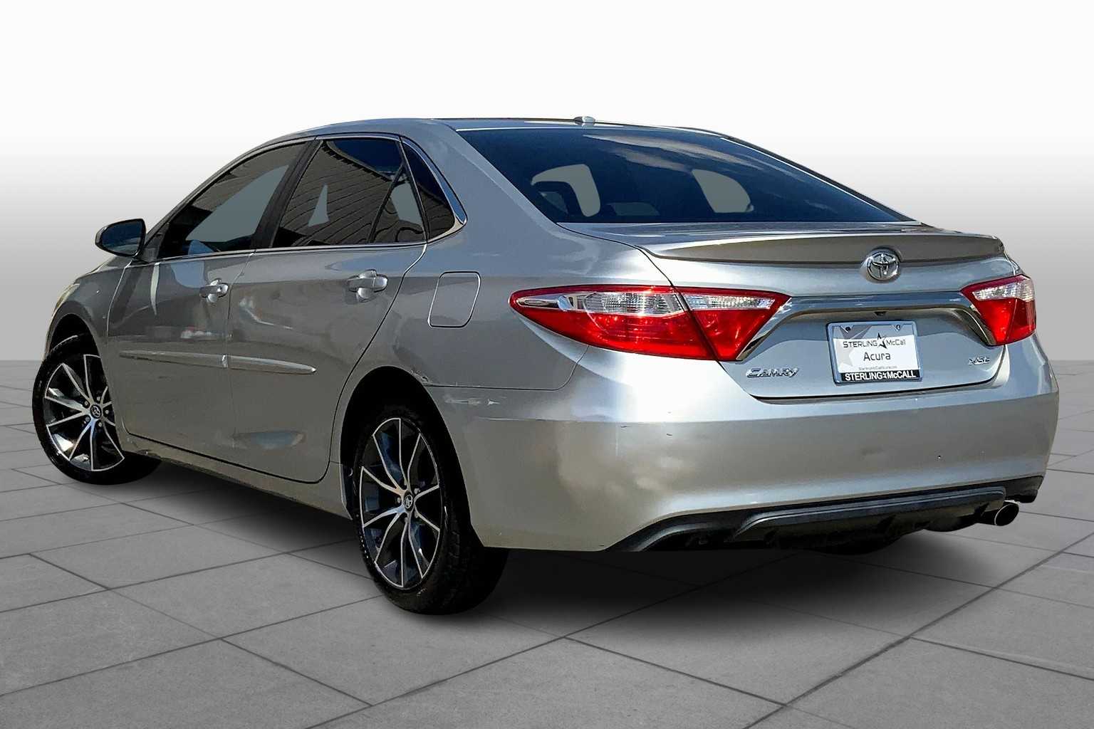 2017 Toyota Camry XSE photo 10