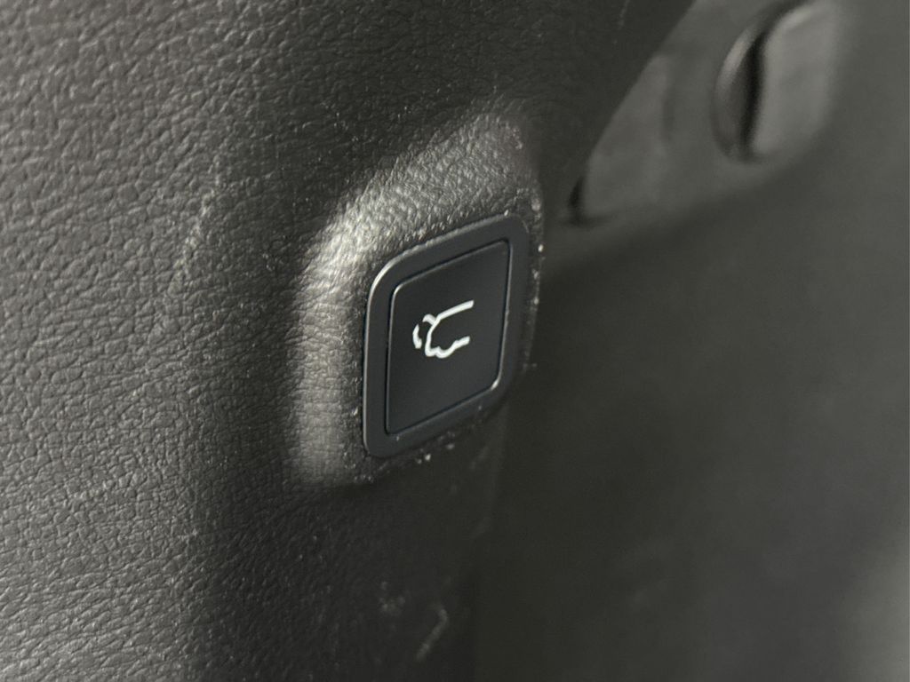 2021 Jeep Cherokee Latitude Lux photo 11