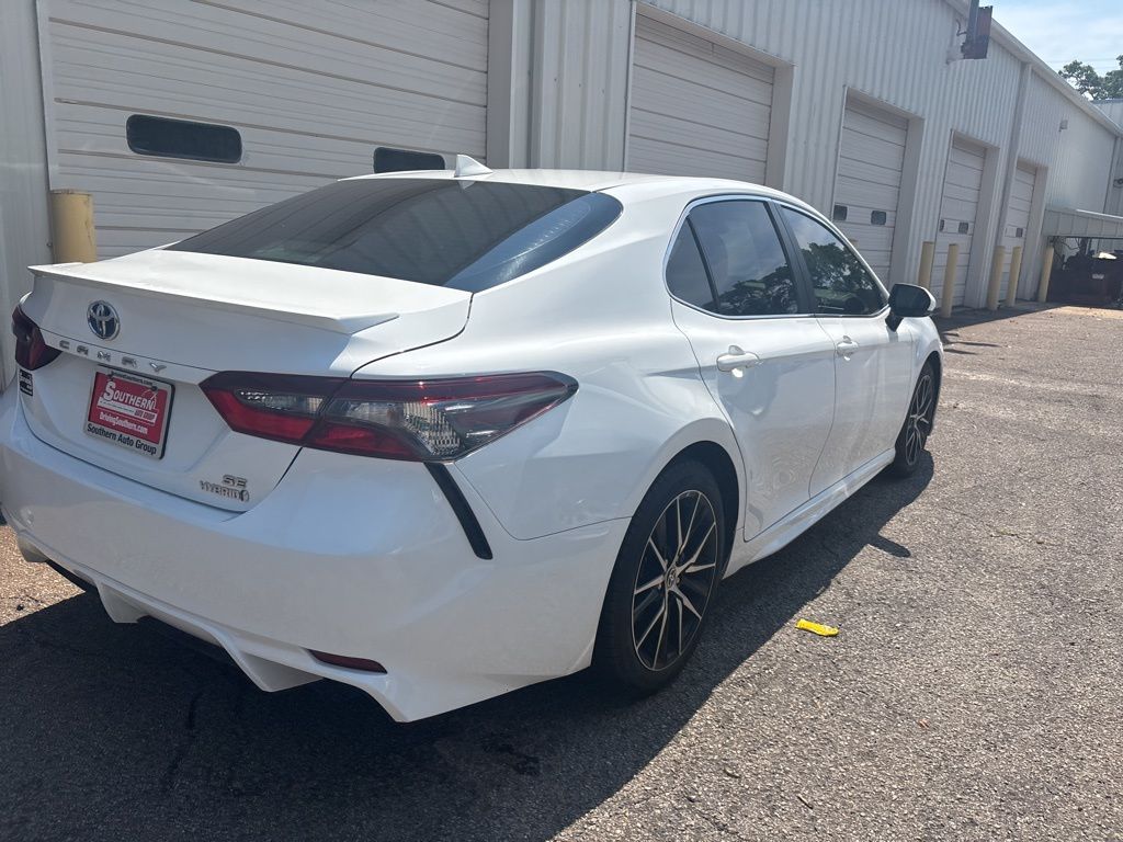 2022 Toyota Camry Hybrid SE photo 13