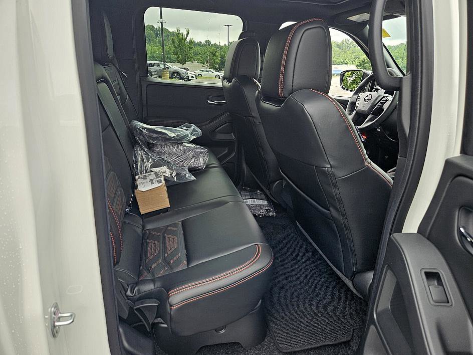 2025 Nissan Frontier Crew Cab PRO-4X photo 13