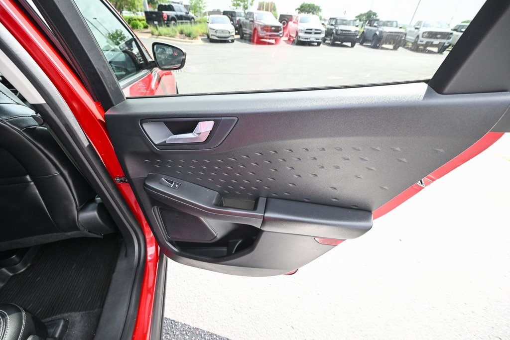2020 Ford Escape SEL photo 21