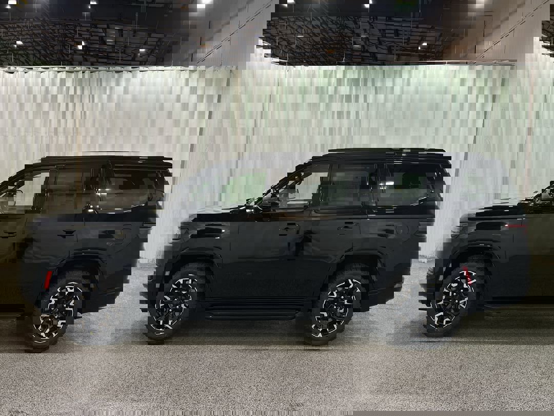 2025 Jeep Wagoneer Series II Overland photo 2