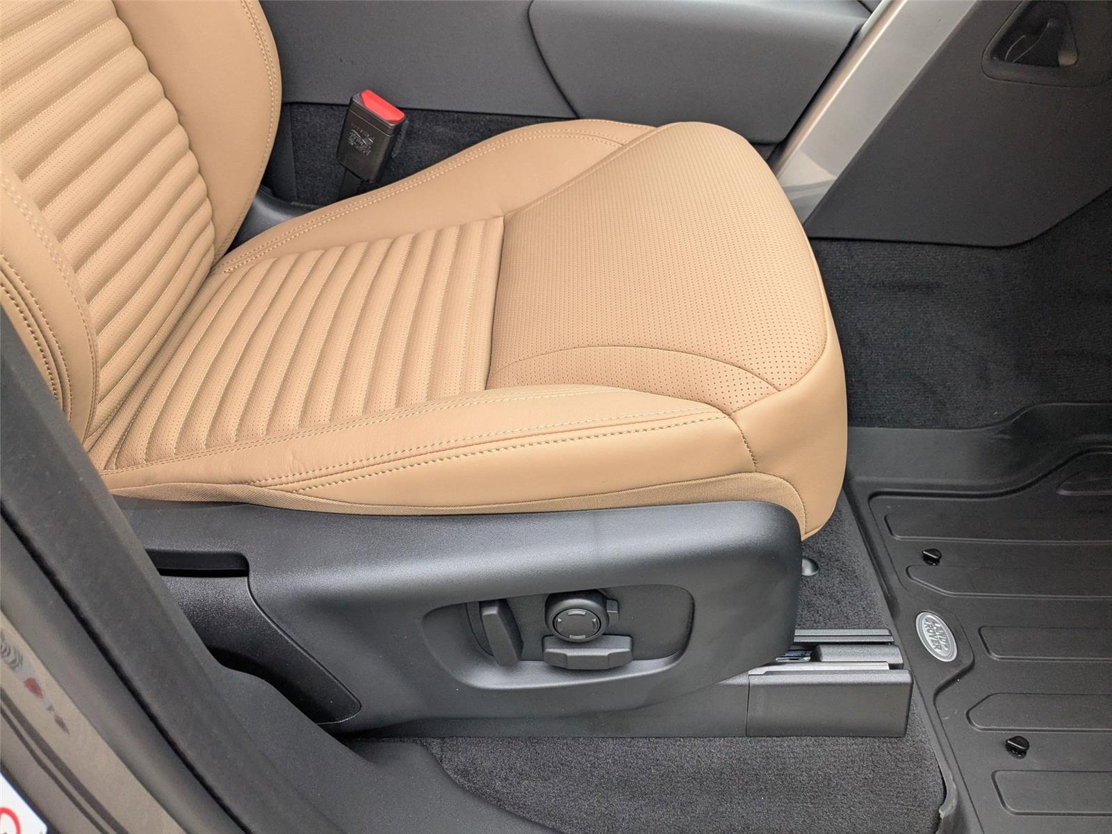 2025 Land Rover Discovery SE photo 33