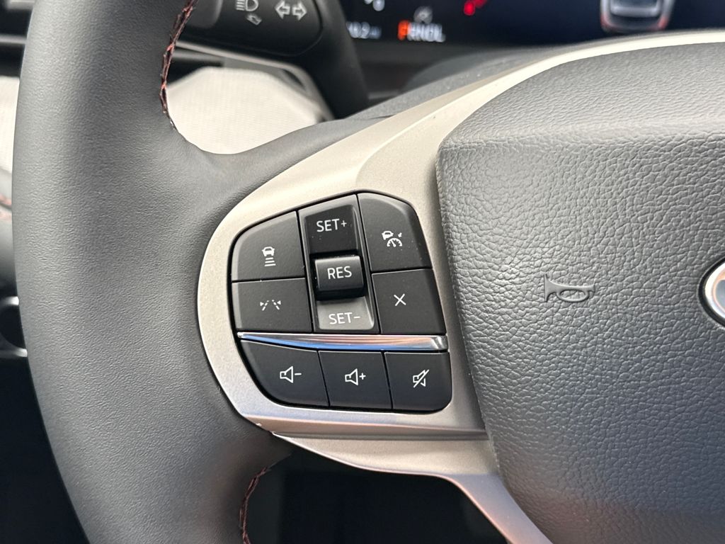 2025 Ford Explorer photo 17