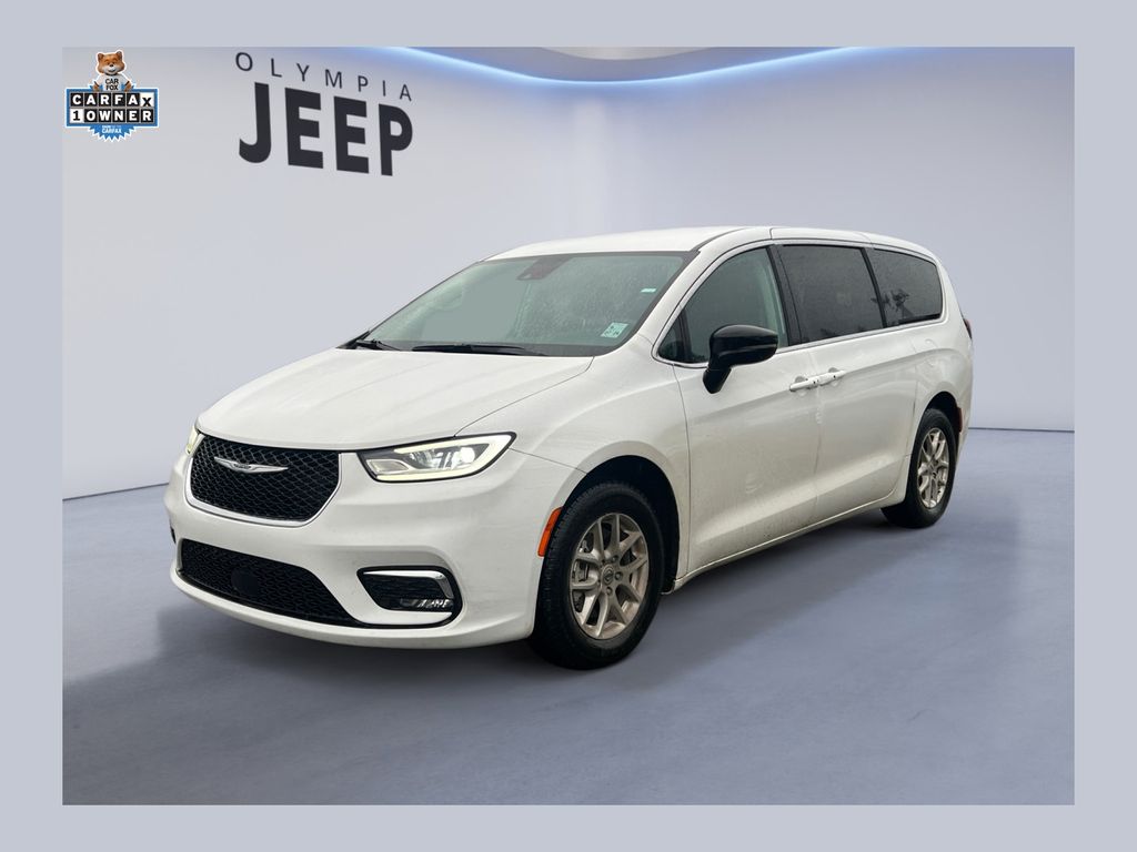 2024 Chrysler Pacifica Touring L's photo