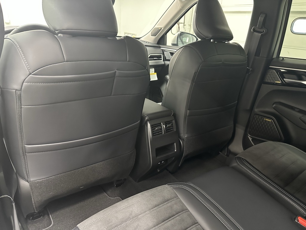 2025 Mitsubishi Outlander SE photo 16