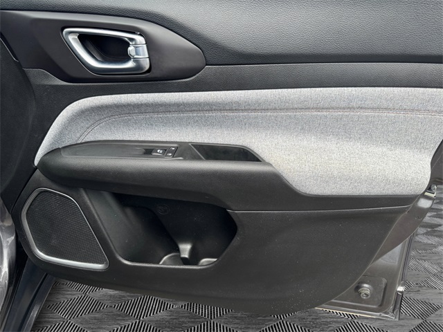 2022 Jeep Compass Latitude Lux photo 12