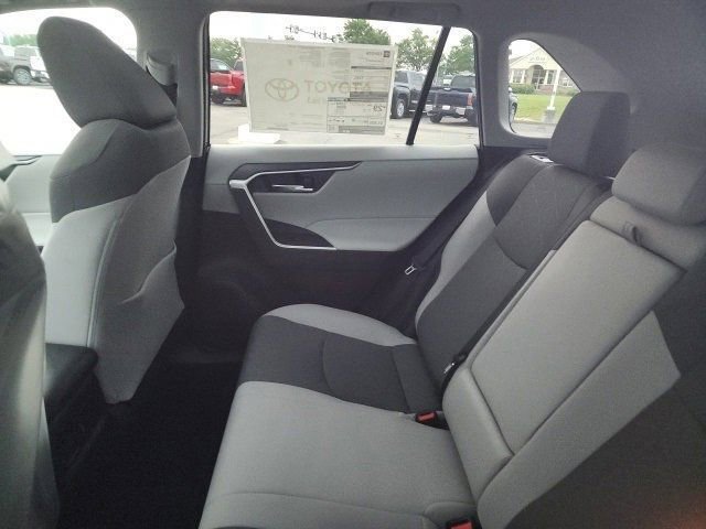 2025 Toyota RAV4 XLE photo 12