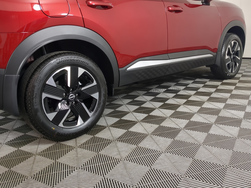 2025 Nissan Kicks SV photo 7