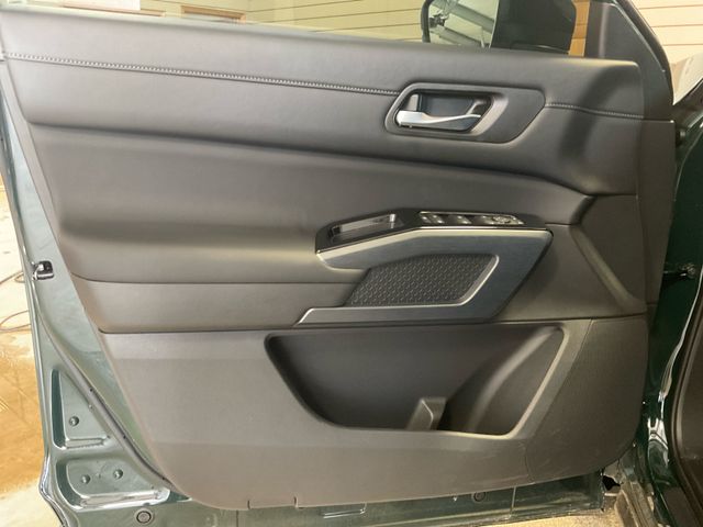 2025 Nissan Pathfinder SL photo 17