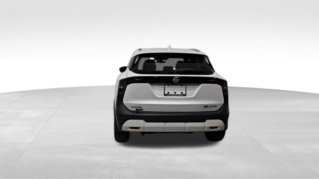 2025 Nissan Kicks SR photo 4