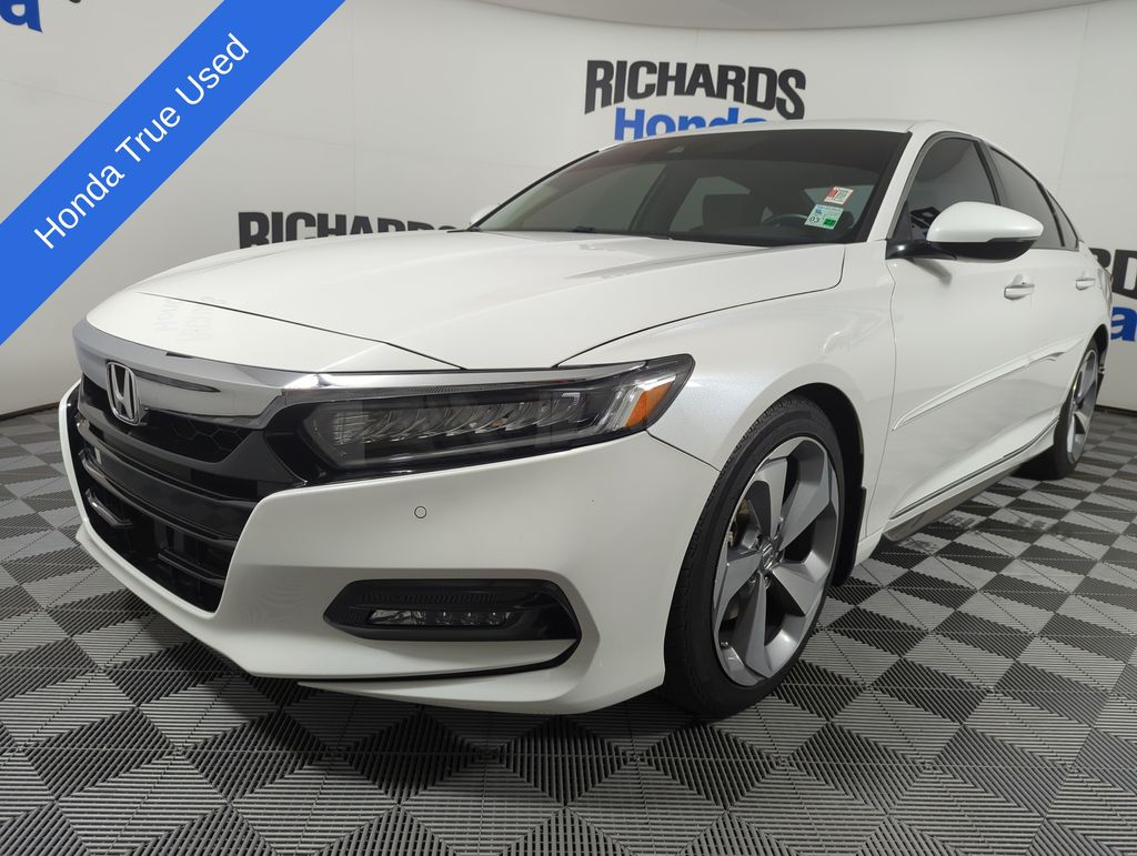2019 Honda Accord Touring's photo