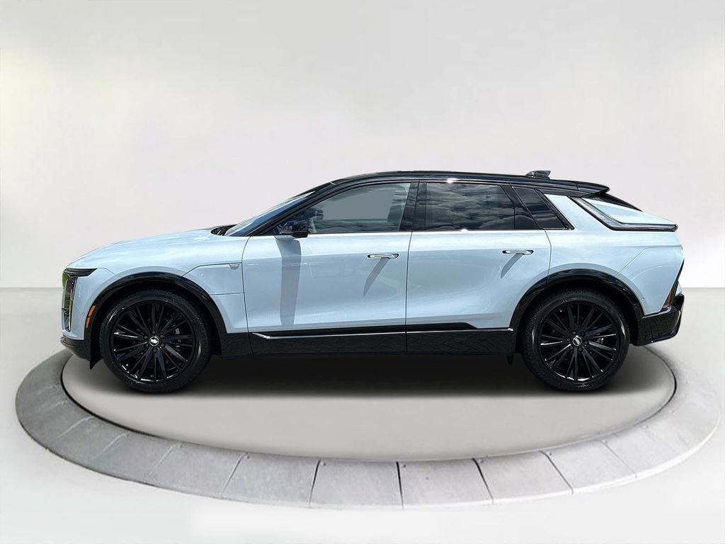 2025 Cadillac Lyriq Sport photo 2