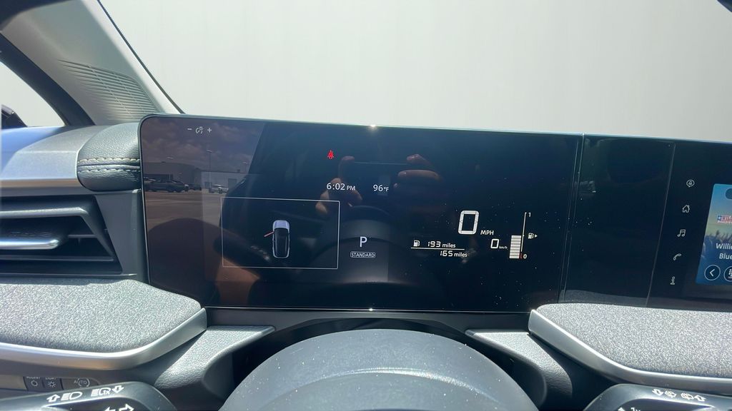 2025 Nissan Kicks SV photo 12