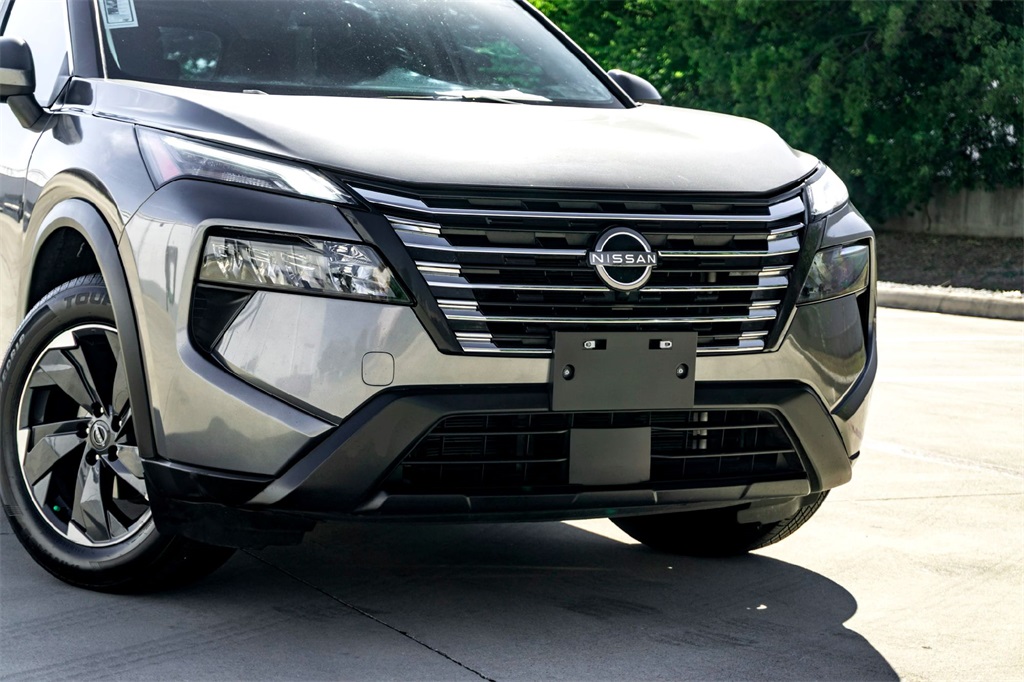 2024 Nissan Rogue SV photo 3