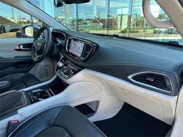 2022 Chrysler Pacifica Hybrid Limited photo 46