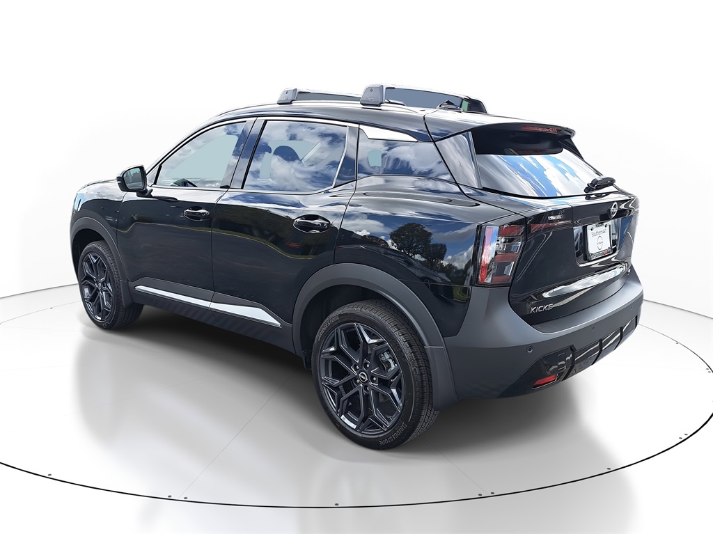 2026 Nissan Kicks SR photo 5