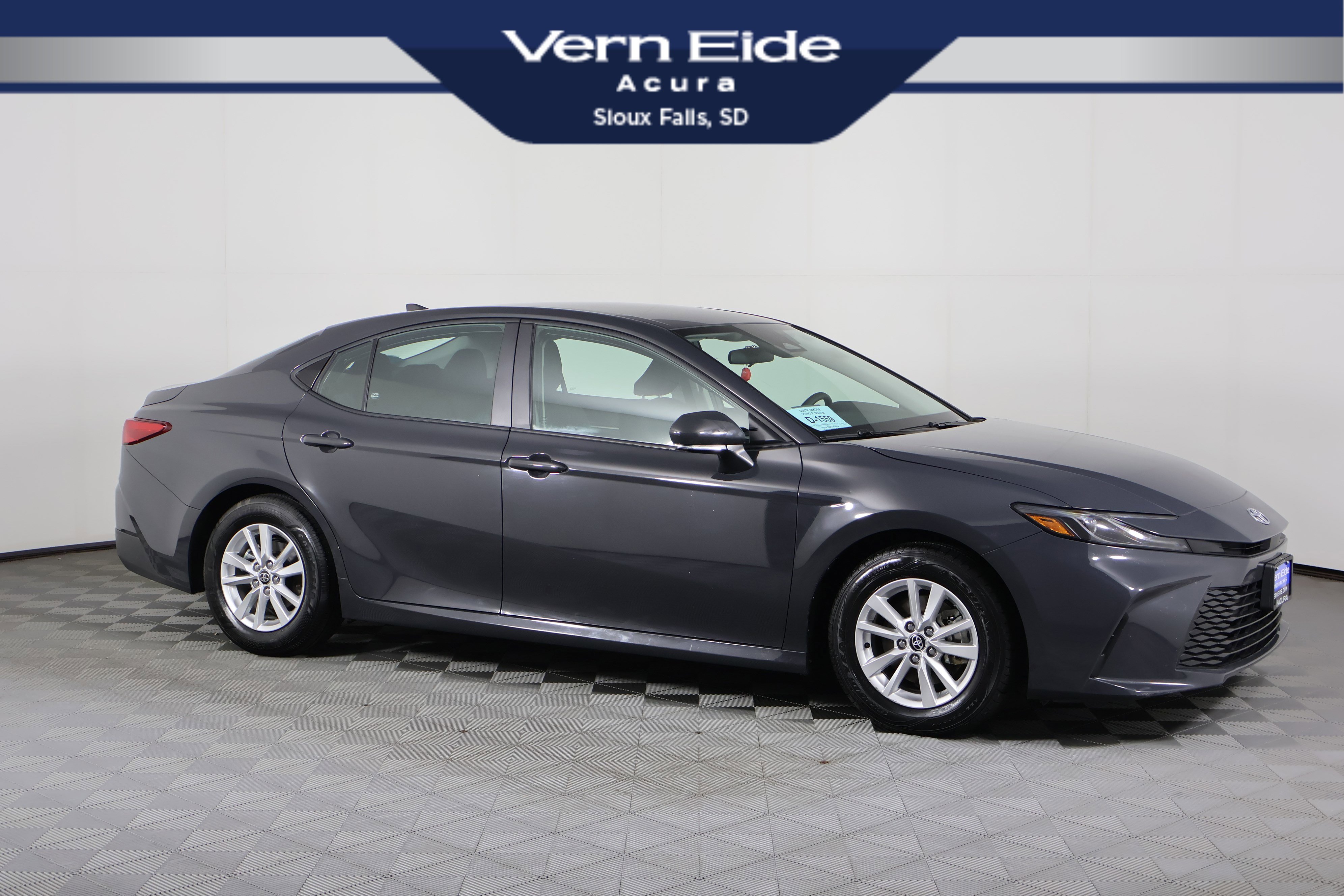 2025 Toyota Camry LE's photo