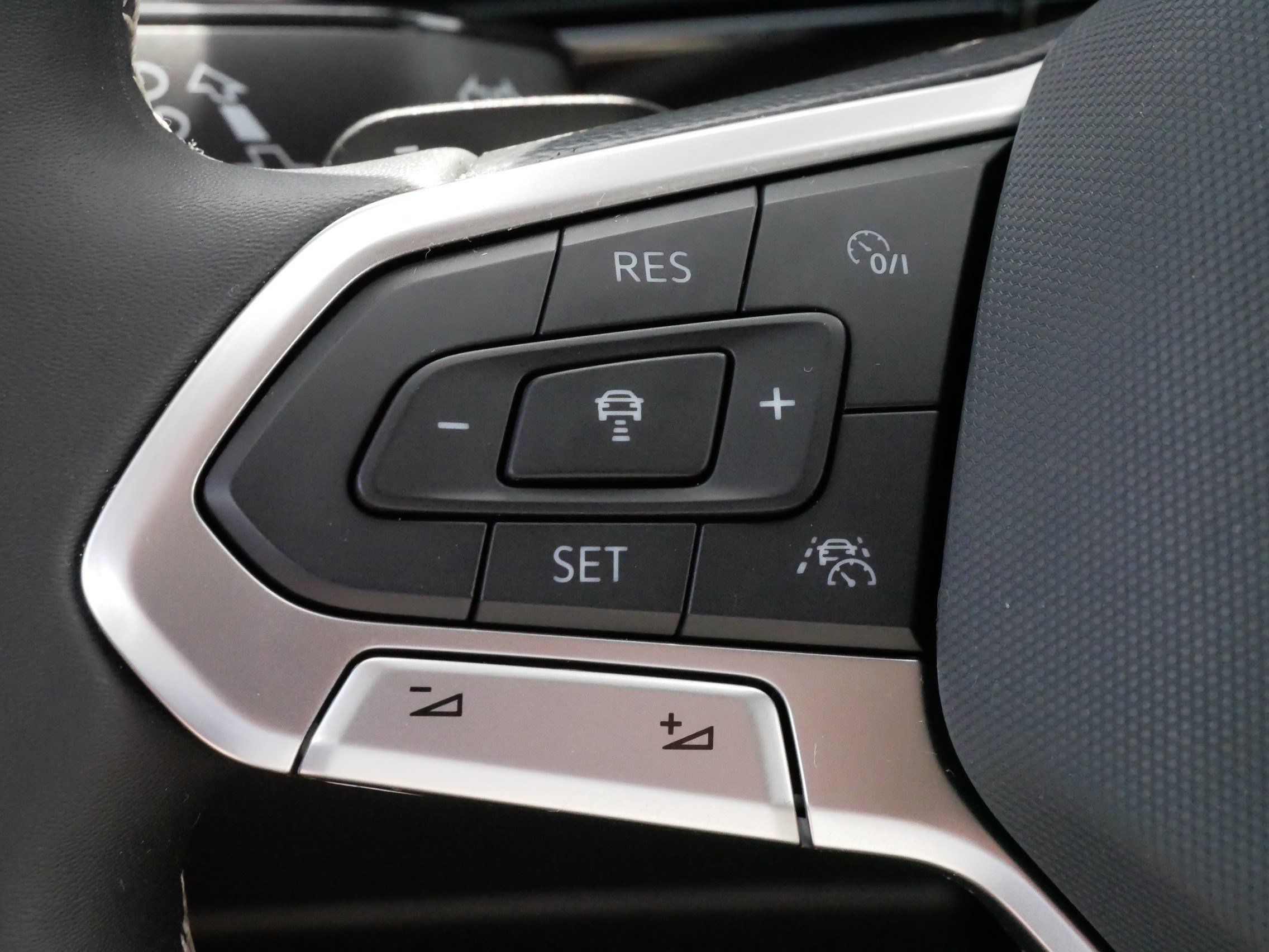 2024 Volkswagen Atlas SE photo 25