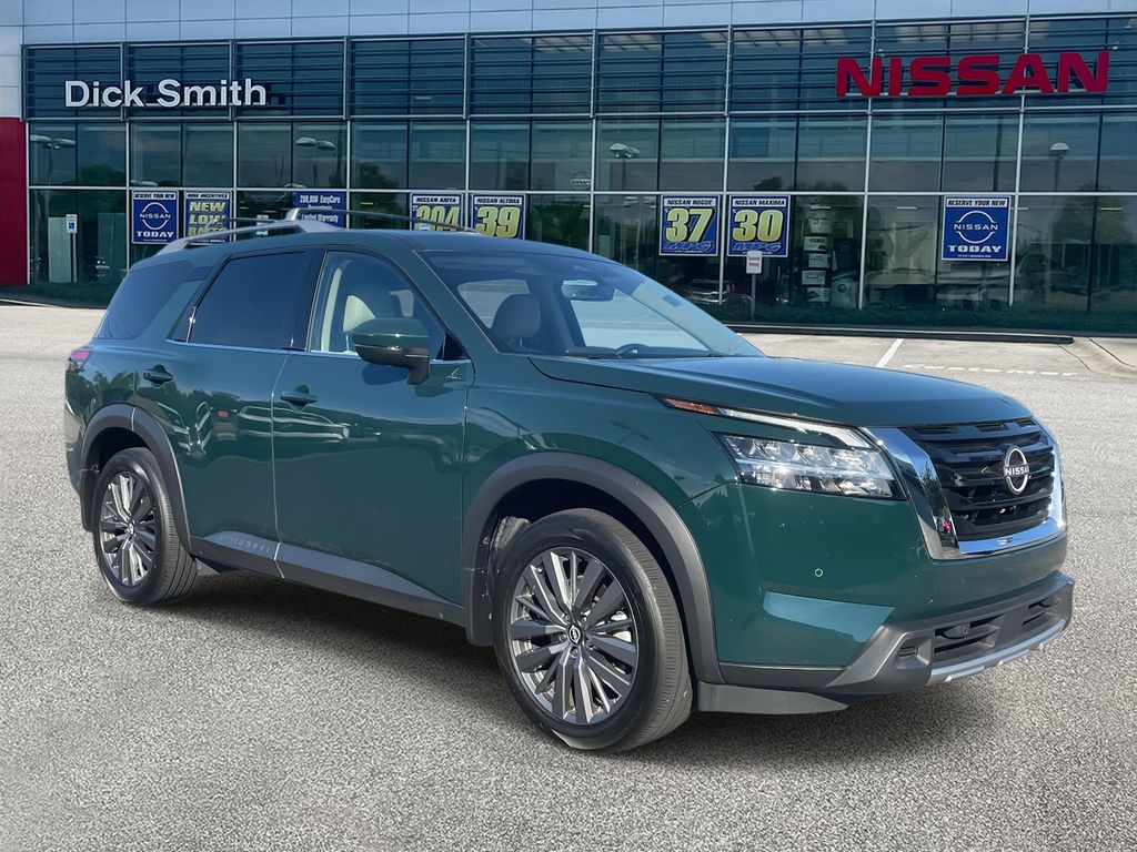 2024 Nissan Pathfinder SL's photo