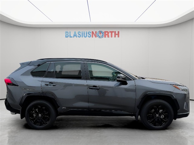 2025 Toyota RAV4 Hybrid XSE photo 4