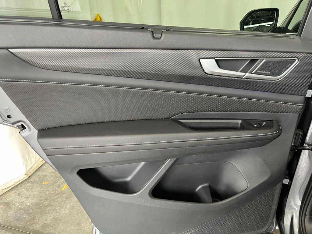 2024 Volkswagen Atlas Cross Sport SEL Premium R-Line photo 22