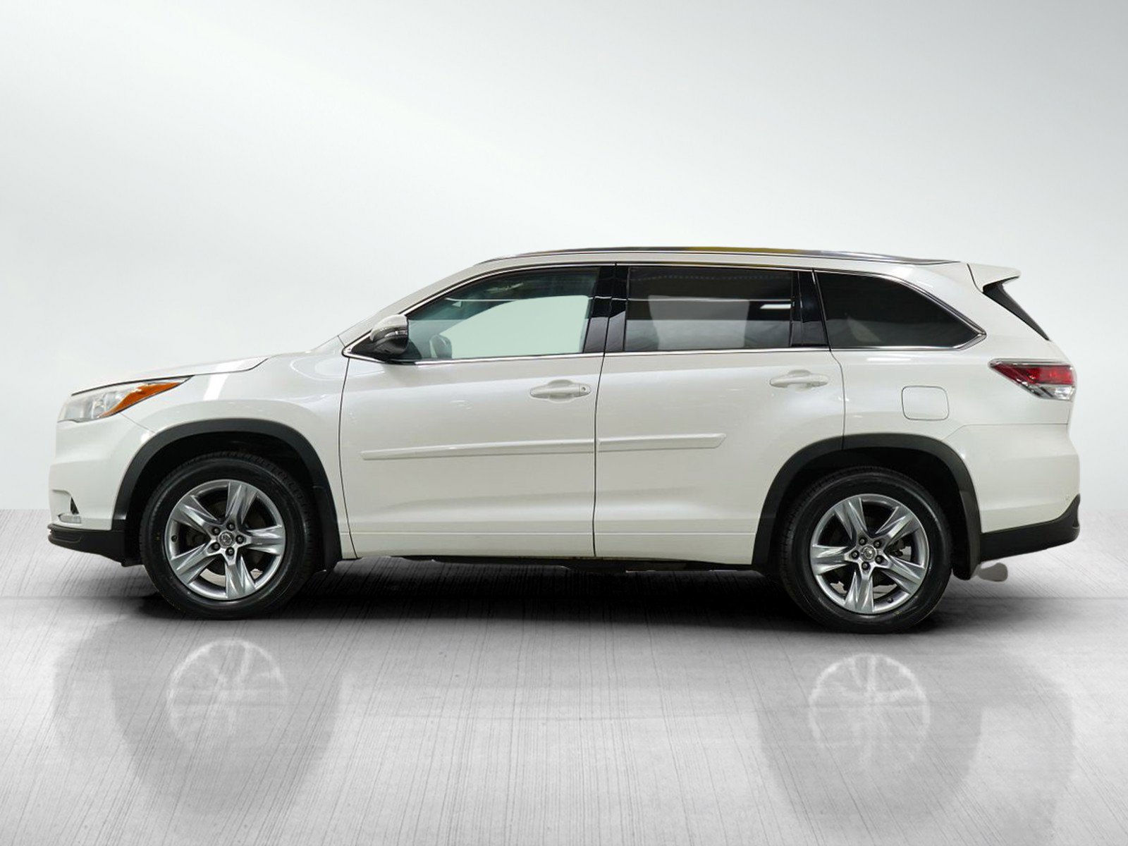 Used 2015 Toyota Highlander Limited with VIN 5TDDKRFH5FS200410 for sale in Bloomington, Minnesota