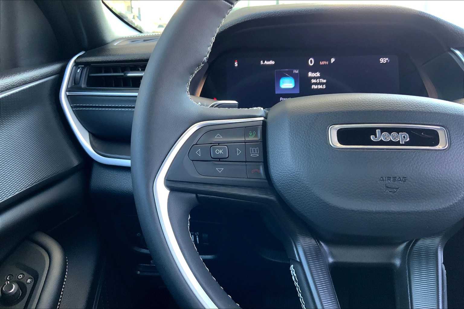 2024 Jeep Grand Cherokee Altitude photo 18