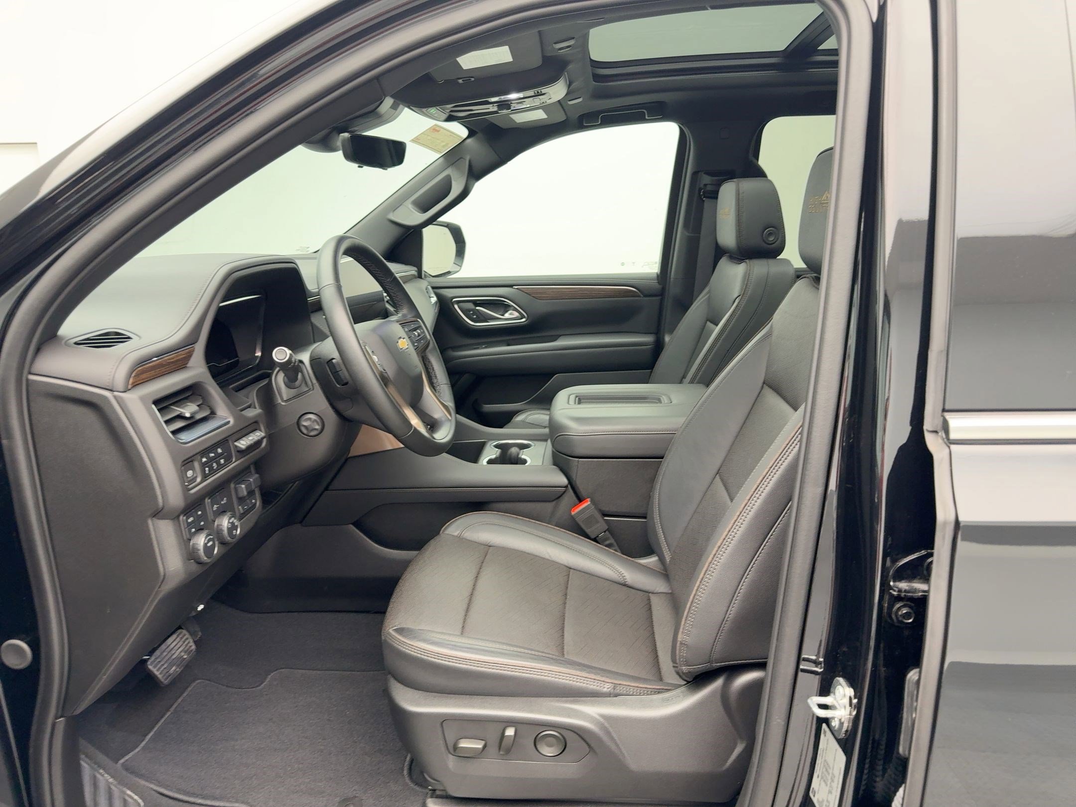 2024 Chevrolet Suburban High Country photo 4
