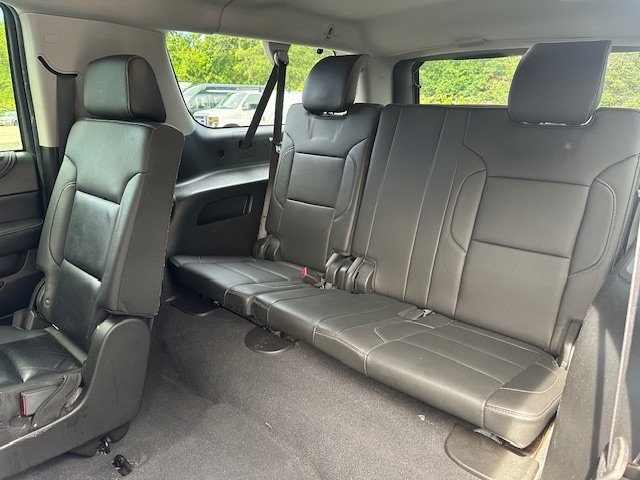 2019 Chevrolet Suburban LT photo 4