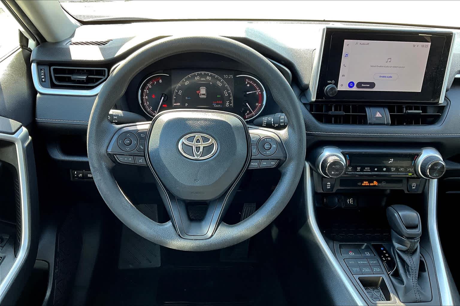 2023 Toyota RAV4 XLE photo 34