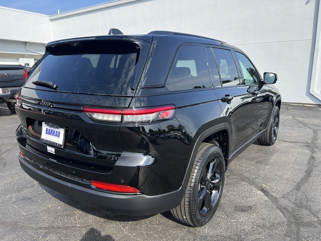2025 Jeep Grand Cherokee Limited photo 3